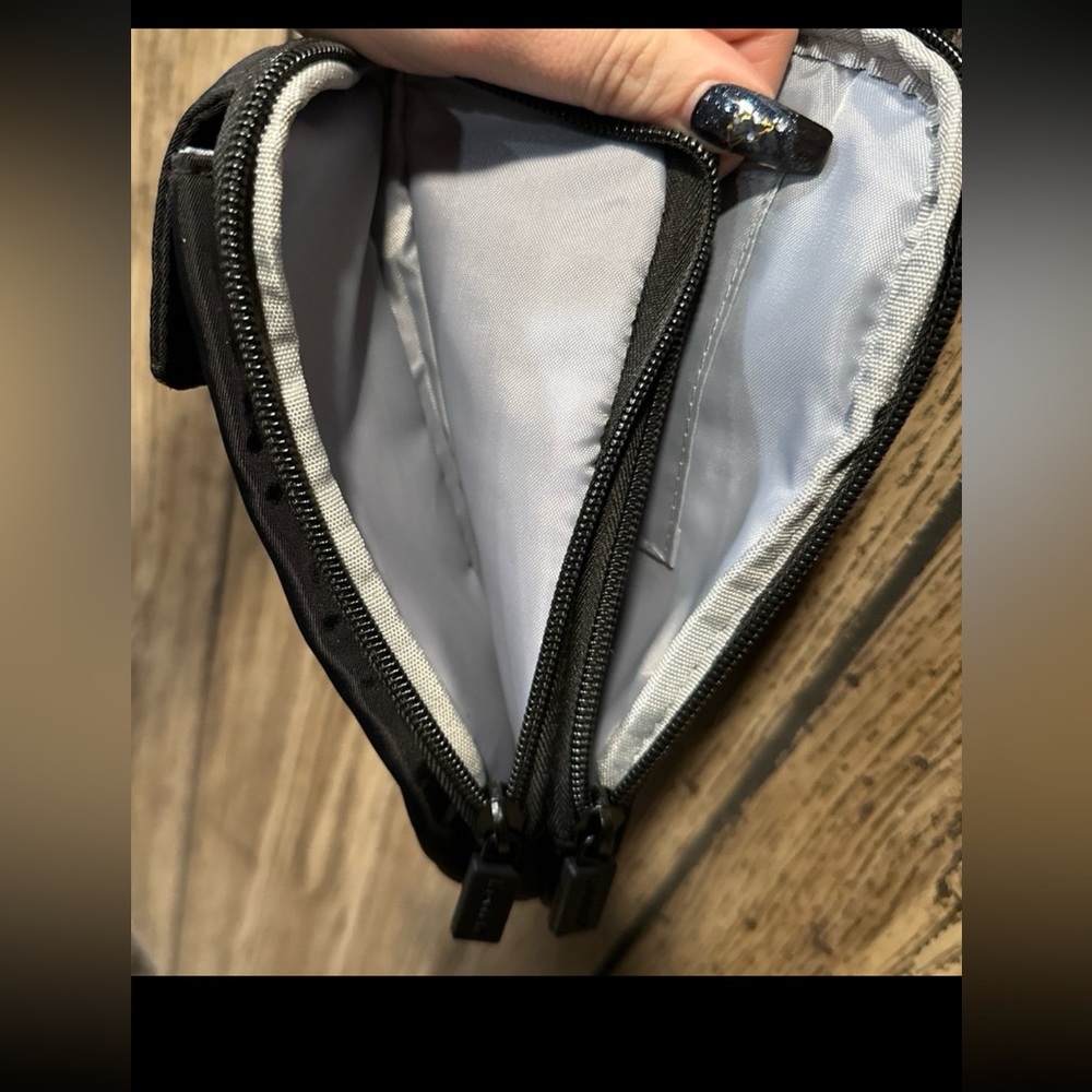 IHKWIP THE EVERYDAY ESSENTIALS CROSSBODY BAG - Picture 6 of 8